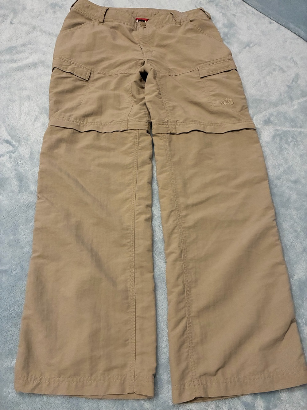 The North Face Ladies Zip-Off Convertible Cargo Pants in Khaki NWOT